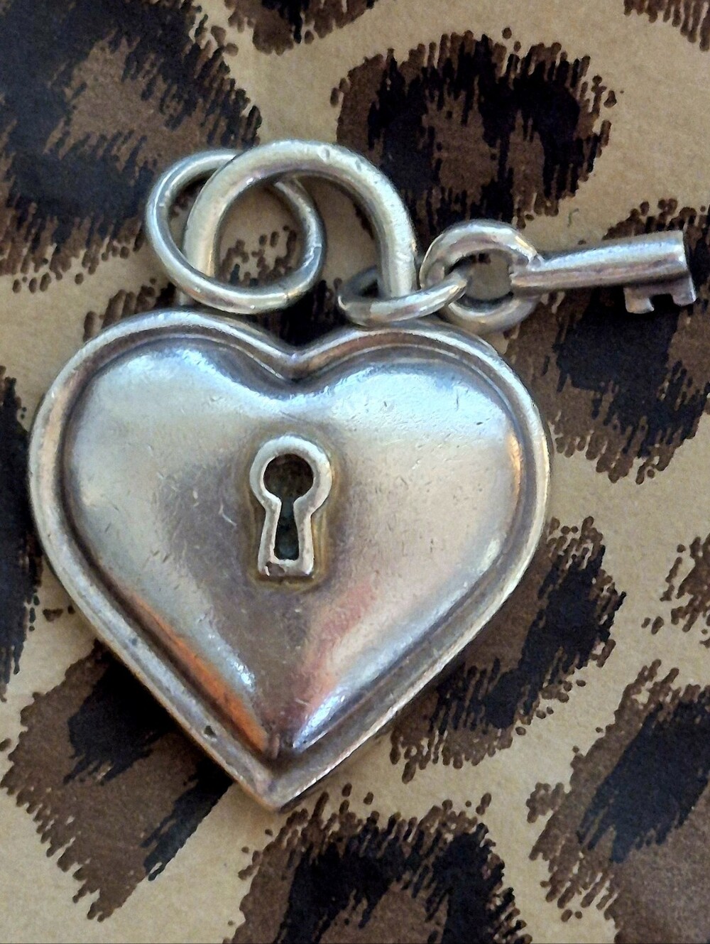 AUTHENTIC VINTAGE LARGE TIFFANY & COMPANY 1994 Sterling Heart & Key Pendant✨️